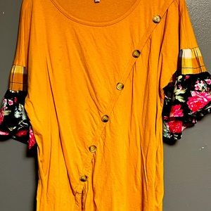 UMGEE USA 1XL GOLD BLOUSE WITH PLAID ANF FLORAL BELL SLEEVES